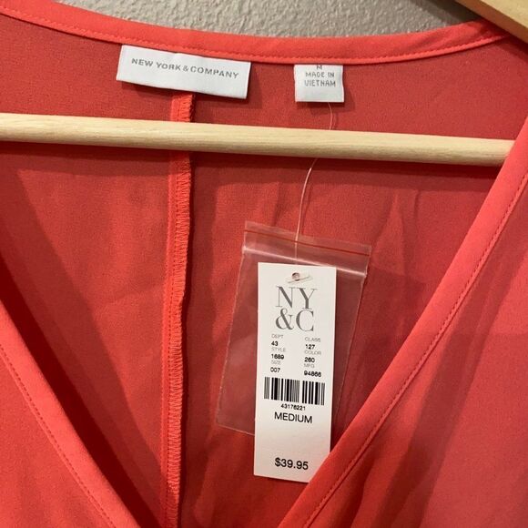 NEW YORK & COMPANY 3/4 Sleeve Sharkbite Coral Top - Picture 4 of 4